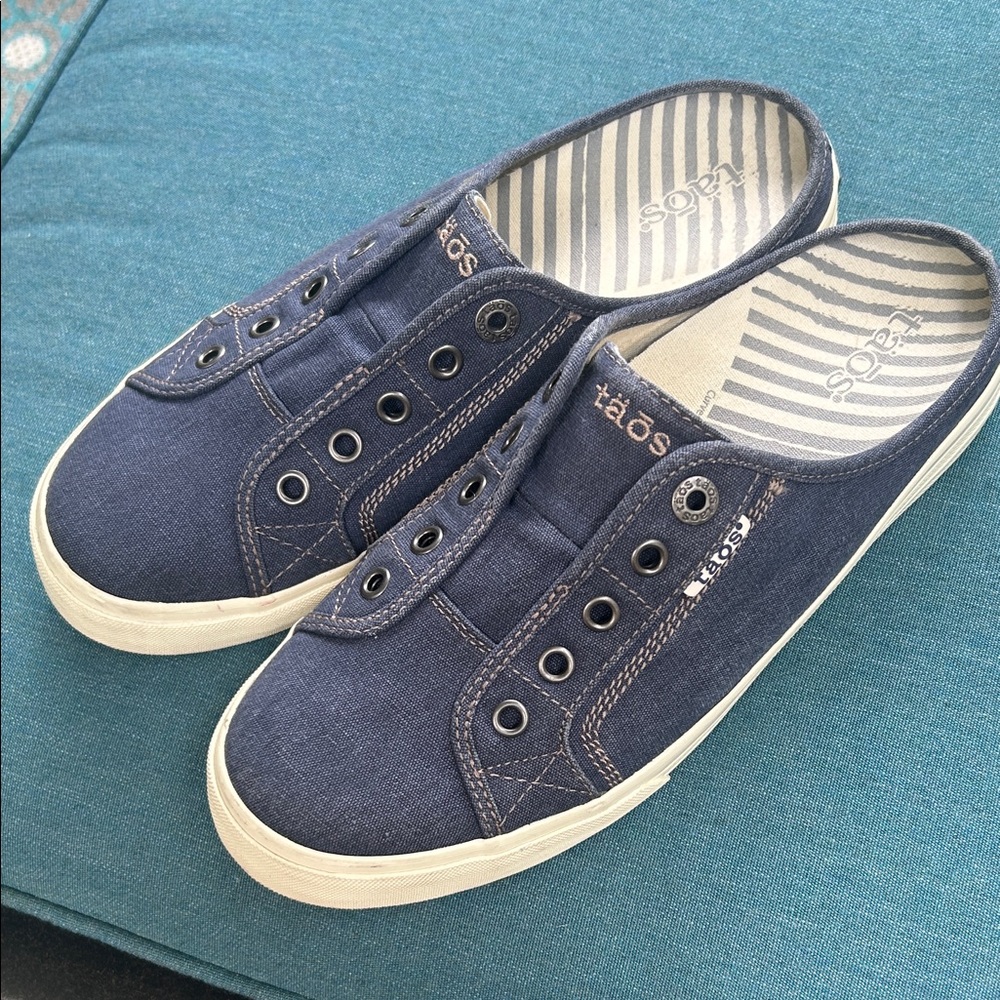 TAOS EZ SOUL - BLUE WASH LADIES SLIP ON SNEAKERS  Size 10
